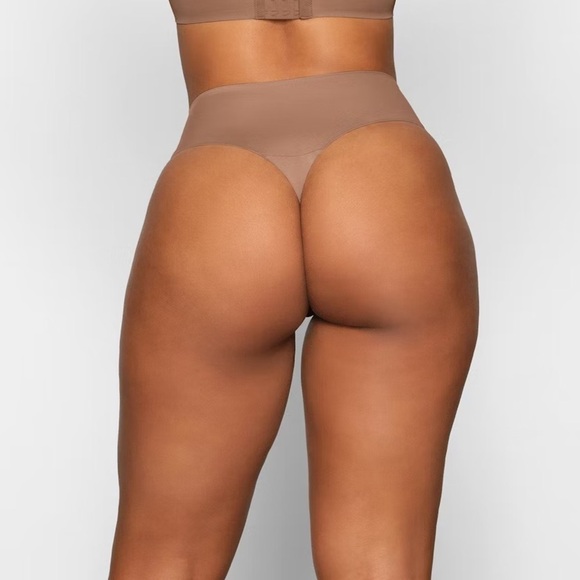 NWT Skims Smoothing Intimates High Waisted Thong Panty Sienna Beige Sz M - Picture 6 of 7